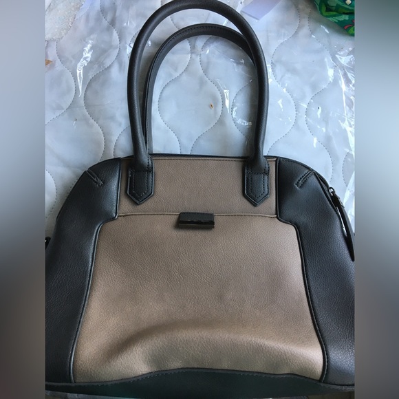 5/$20 2/$15 Vegan Handbag NWOT - Picture 1 of 10